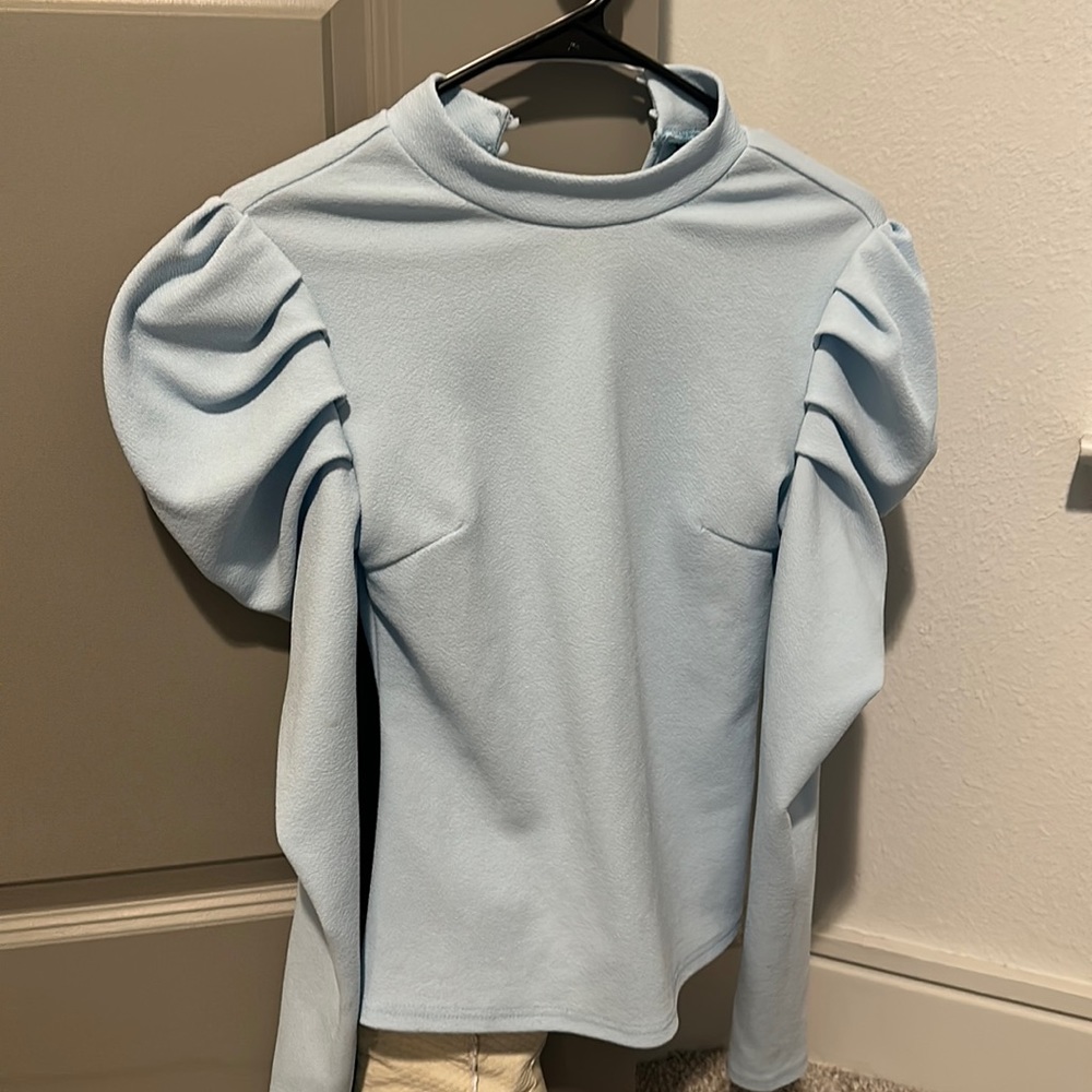 Puffy shoulder business top